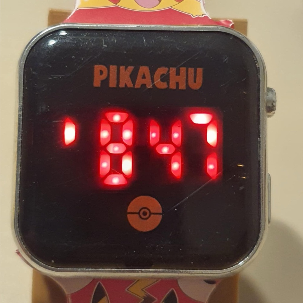 🦋10/$20🦋 Pokémon Silver/Red Digital Boy's Watch